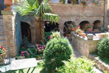 Riferimento Pal Pal - Palazzo-stabile in Vendita a San Casciano Dei Bagni